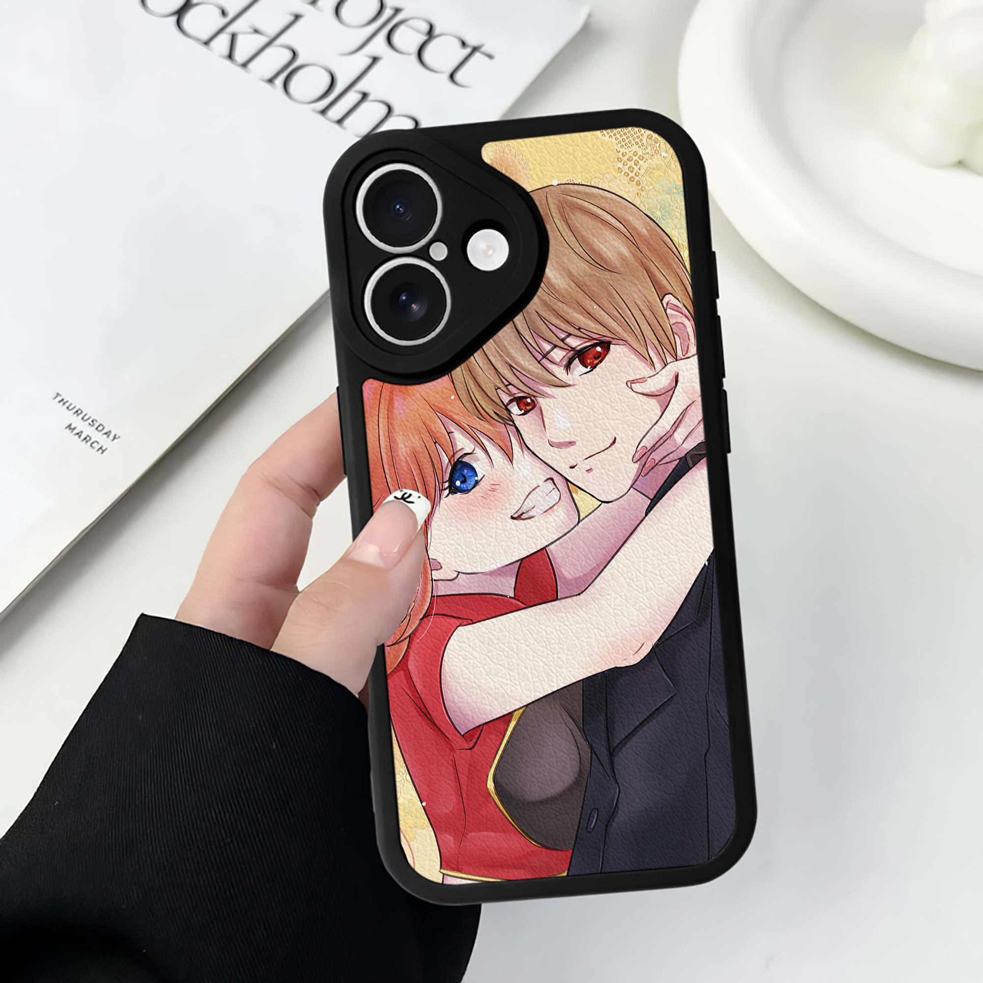 （画像用） ぎんたま 坂田銀時（さかたぎんとき） 神楽 志村新八（しむら しんぱち） GINTAMA Sakata Gintoki Kagura Shimura Shinpachi 【iPhone 16シリーズ対応】シリコンスマホケース（レザー調） 材質：シリコン